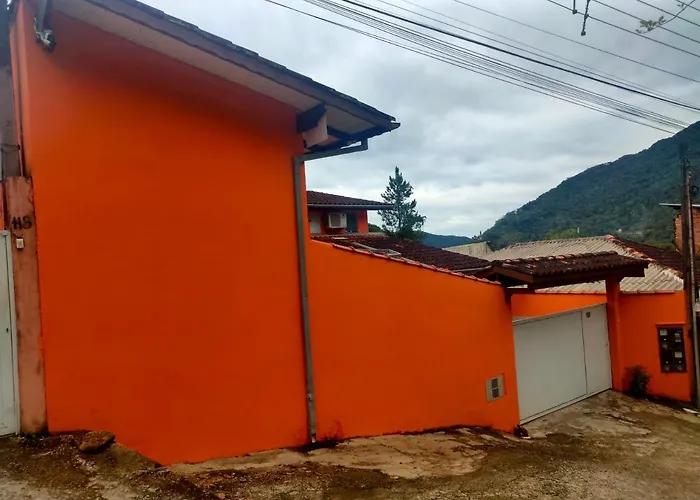 Hospedagem Casa Laranja