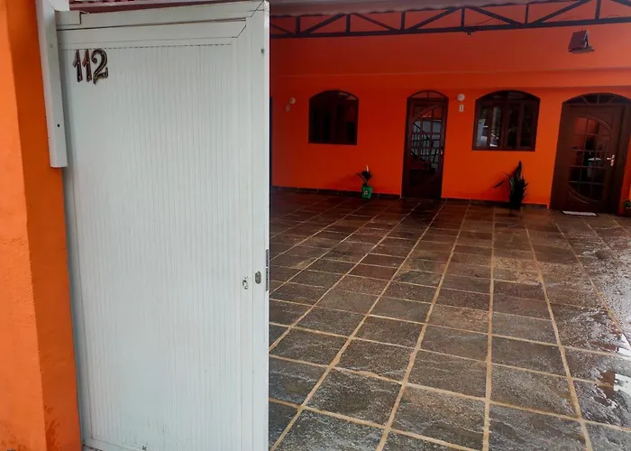 Hospedagem Casa Laranja